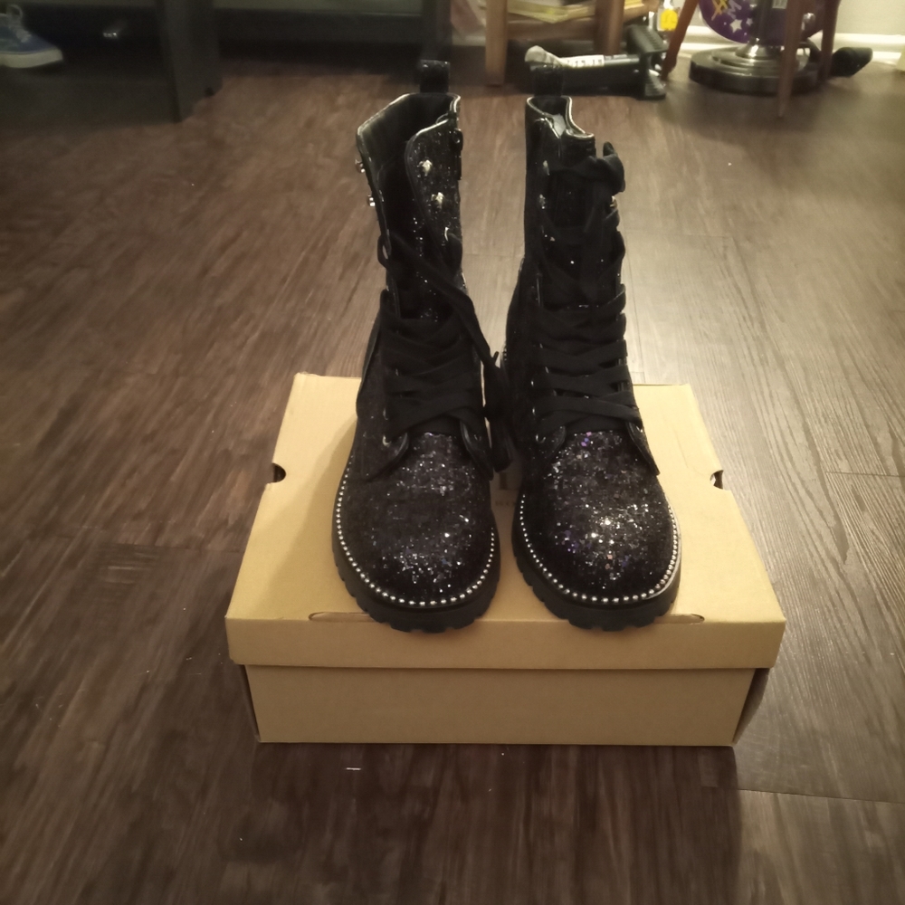 Sparkly black boots ✨️ Glitter
